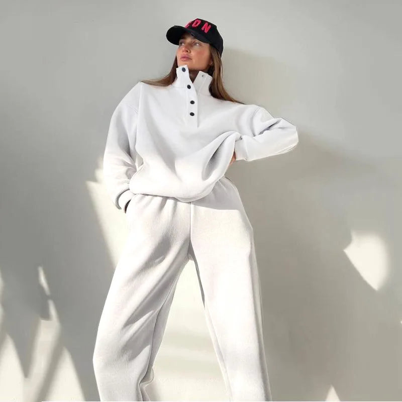 White half button stand collar sweatshirt and jogger pants set