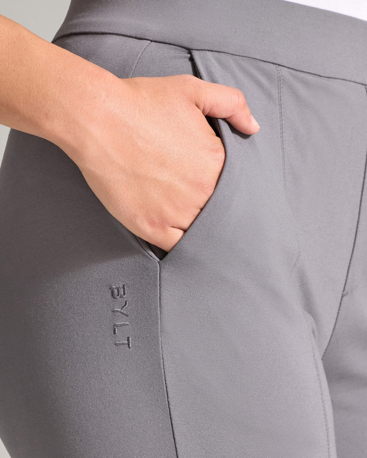 Women's Everyday Slim Ankle Pant